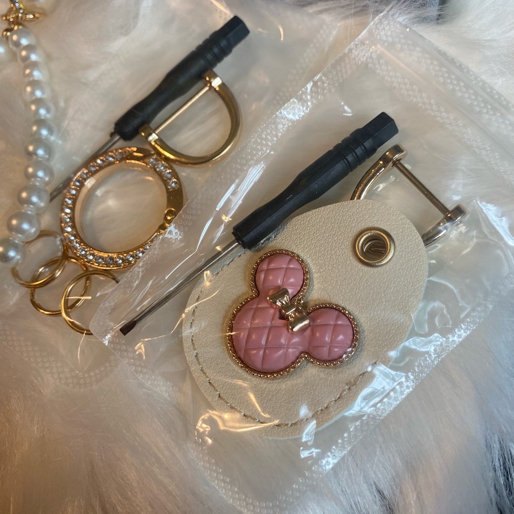 NWT - DISNEY KEYCHAIN / BAG CHARM. - Picture 2 of 5